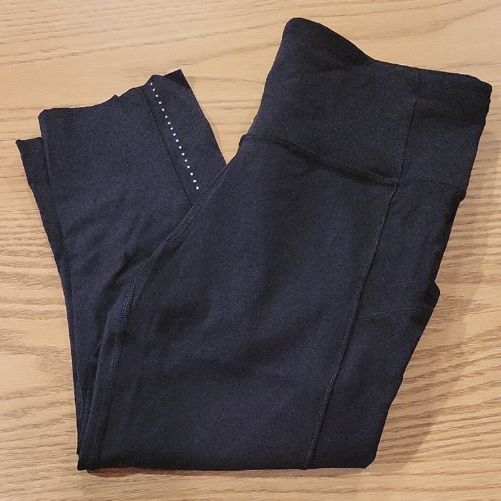 lululemon athletica Cropped Black Leggings Sz 10